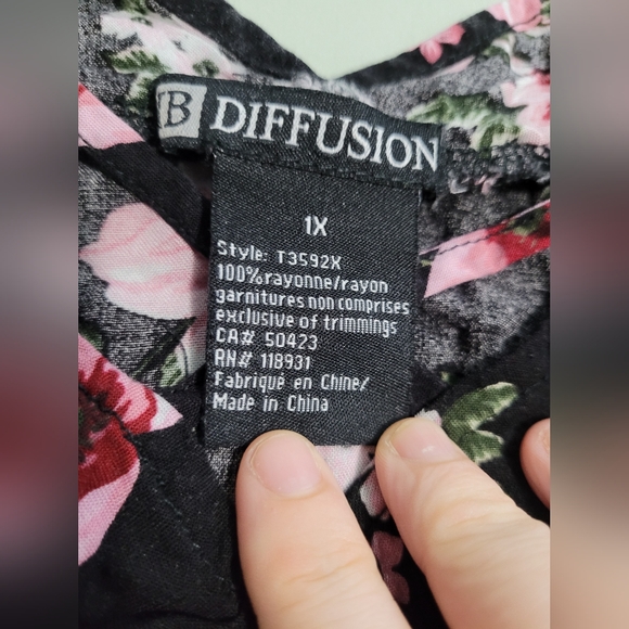 COPY - IB Diffusion Flowy Floral Top Size 1X - Black with Pink Flowers - Picture 3 of 4